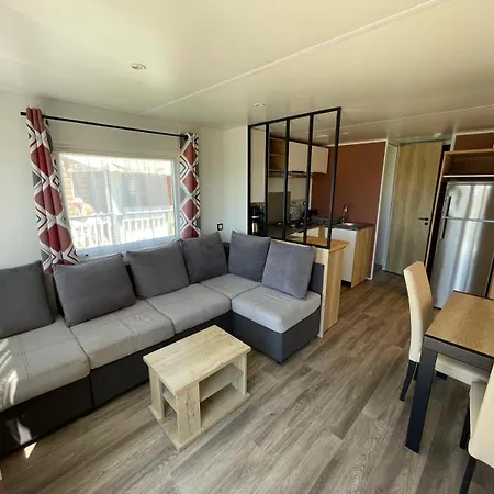 Campingplatz Mobilhome-vue Lac-4 Etoiles -lac Des Reves Lattes