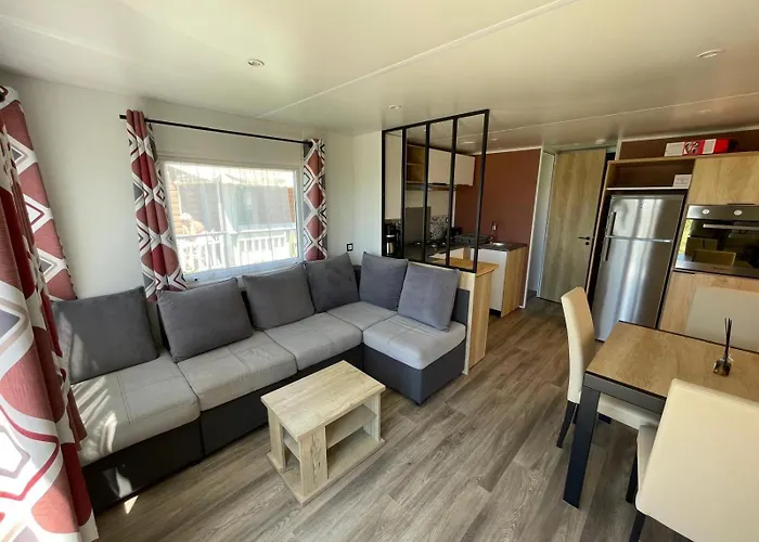 Parque de Campismo Mobilhome-vue Lac-4 étoiles -lac Des Rêves Lattes